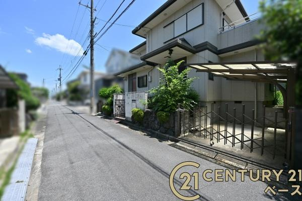 北葛城郡河合町泉台２丁目　一戸建の前面道路含む現地写真|■現地撮影写真■お買い物施設が徒歩圏内にあり便利な環境です！