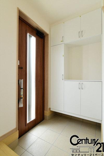 柏原市田辺１丁目 ／新築一戸建の内観：施工例|■玄関には大容量シューズボックス完備！■