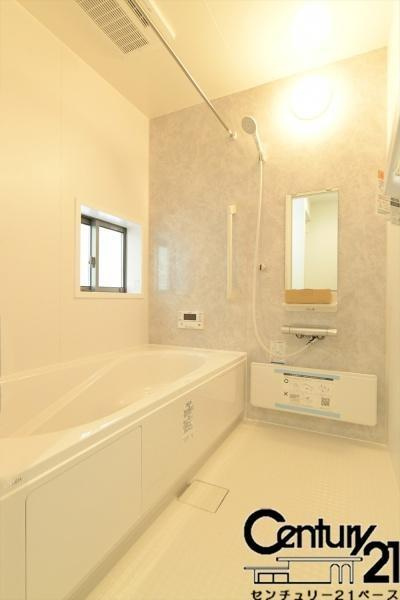 柏原市田辺１丁目 ／新築一戸建の内観：施工例|■ゆったりしたサイズの浴室です！足を伸ばしての入浴は疲れも癒してくれます！■