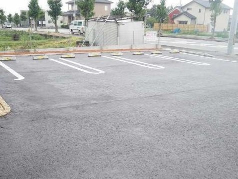 フローレルの駐車場|車をお持ちの方に嬉しい駐車場付きの物件です