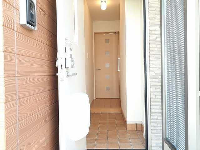 カリメーラの玄関|明るい玄関です