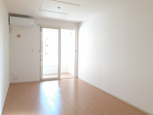 カリメーラの居間・リビング|こちらの居間で趣味の時間をお楽しみください