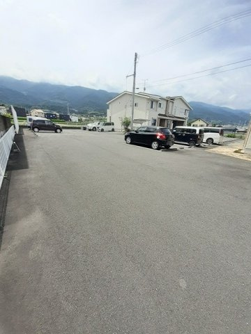 エアリー　カーサＢの駐車場
