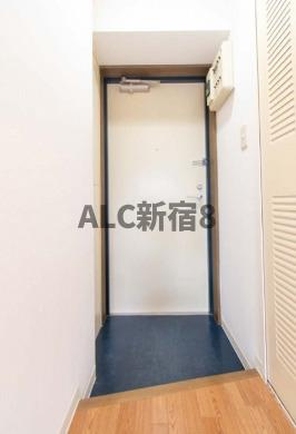 プレール西新宿の玄関