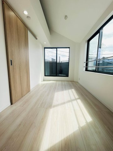 足立区関原二丁目戸建の洋室