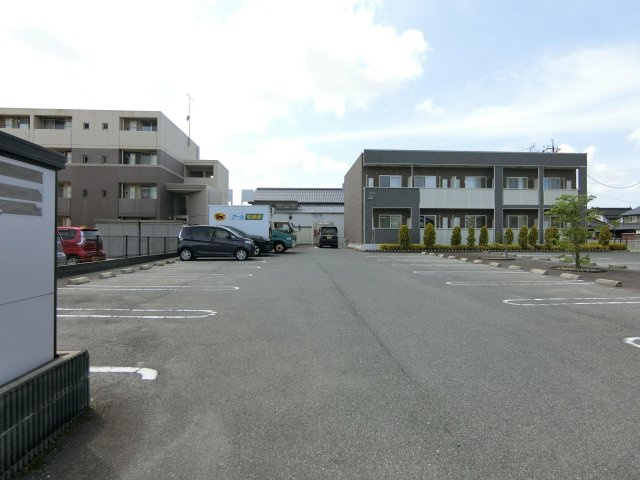 エレガントヴィエⅠの駐車場
