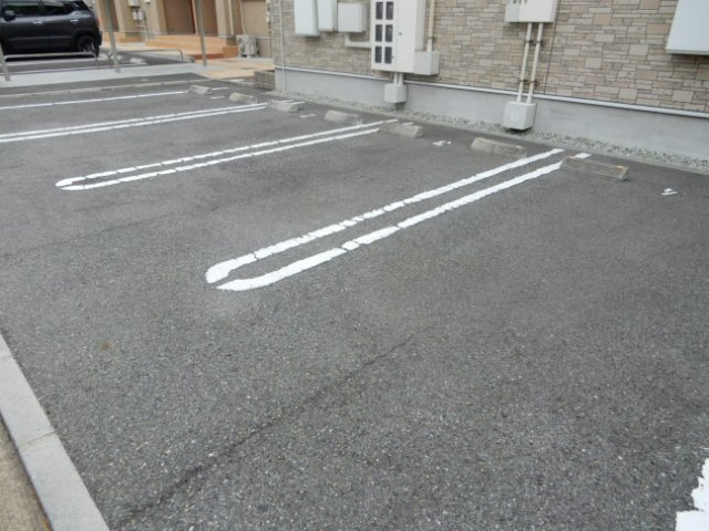 フラン　カルムの駐車場