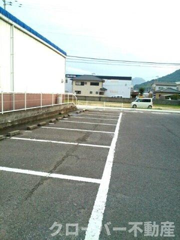 オーチャート１０の駐車場