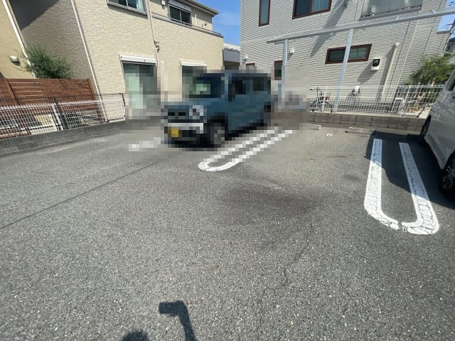 グランコンフォートの駐車場