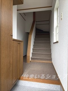 クレストール亀山の玄関