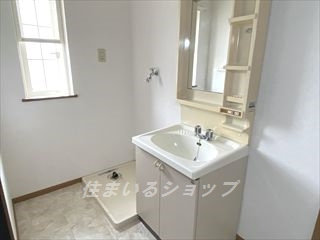 クレストール亀山の洗面所