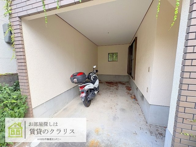 向日市寺戸町東野辺戸建の駐車場