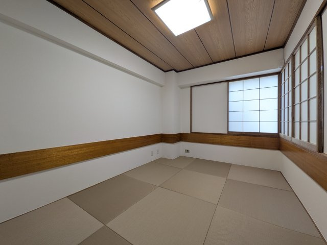 成増ビューハイツの和室|約6帖の和室、畳表替え済みです。プライベートも確保できます。