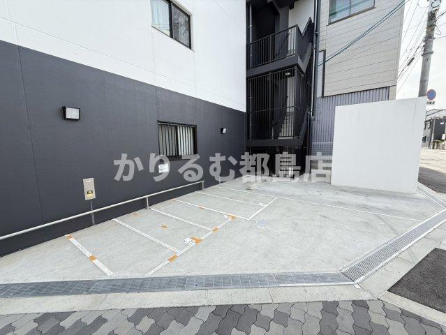 one o one 内代の駐車場