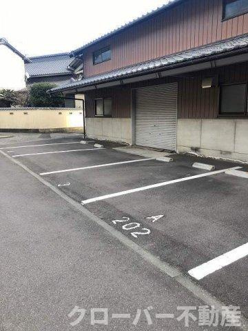 スカイハイツ川井の駐車場
