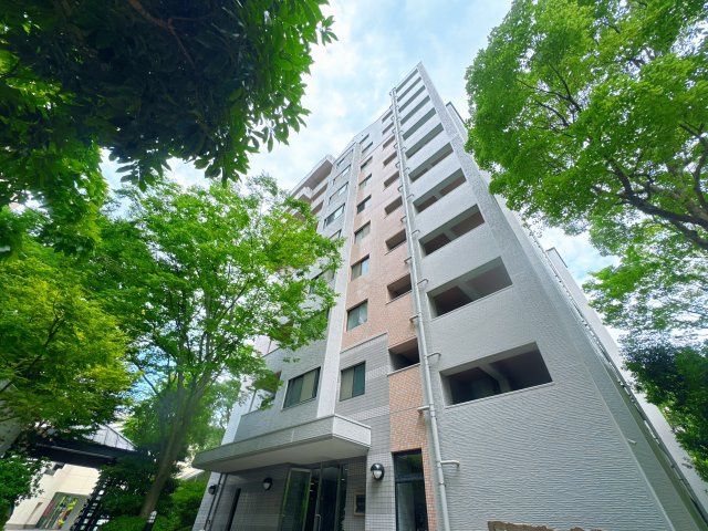 【外観】 | シーサイドももちヴェルデコート　5番館☆仲介手数料無料☆ | シーサイドももち地区は、電線が地中化され、歩道も広くフラットに美しく整備された計画都市です。教育環境が整う文教エリアとして人気の高い立地です。
