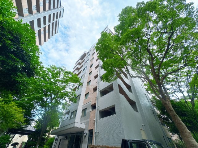 【外観】 | シーサイドももちヴェルデコート　5番館☆仲介手数料無料☆ | 電線がすべて地中化され、美しくフラットに整備された計画都市「シーサイドももち地区」。洗練された街並みが広がり、日々の暮らしに心地よい開放感を与えてくれます。