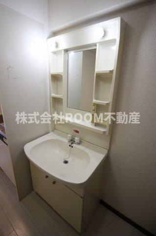 T´ｓマンションの独立洗面台
