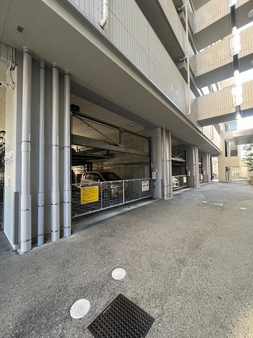 ネバーランド立花駅前の駐車場