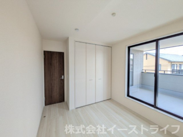 【新築戸建】　いわき市錦町江栗1丁目第2　長期優良住宅　全1棟の洋室|同社施工写真　家具などのインテリアともマッチしておしゃれ感が出しやすく、身の回りの整理がしやすいのも魅力な洋室です。
