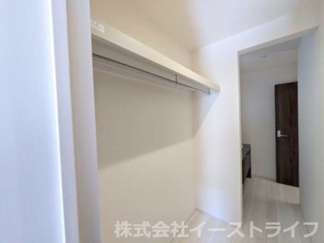 【新築戸建】　いわき市錦町江栗1丁目第2　長期優良住宅　全1棟の収納|同社施工写真　洗面室の隣にファミリークローゼット完備！家族分のコートやバッグなどが収納でき大変便利！