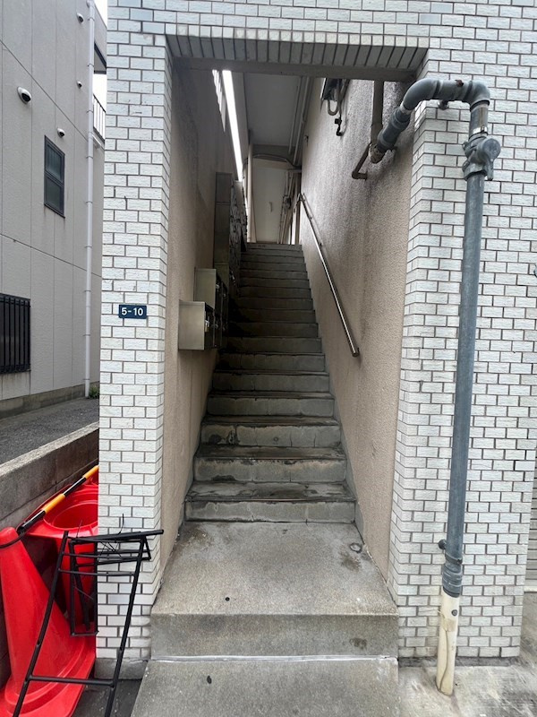 良本三川口マンションのエントランス|建物の内部です