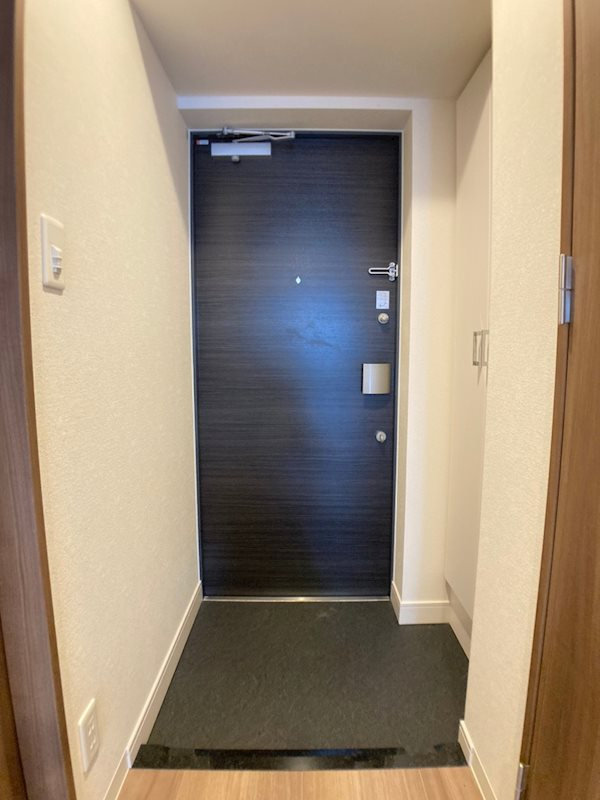 スプランディッド難波WESTの玄関