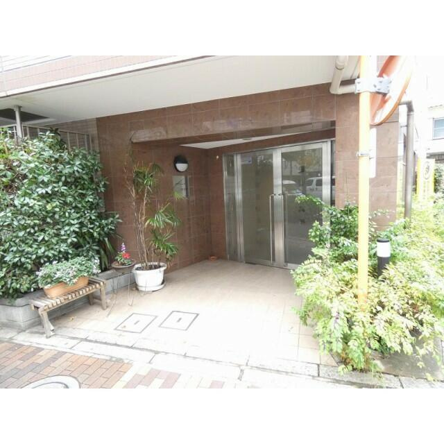 ロワジール三軒茶屋のエントランス