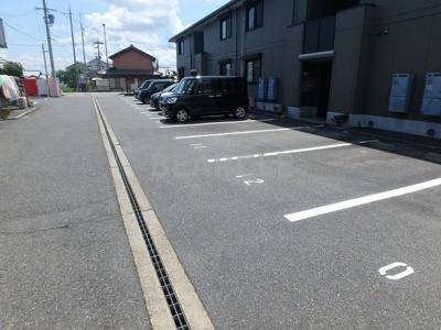 【駐車場】 | パティオドリーム A棟 | 車をお持ちの方に嬉しい駐車場付きの物件です