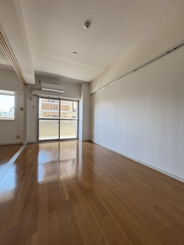 ルッシェ竹下駅前の居間・リビング