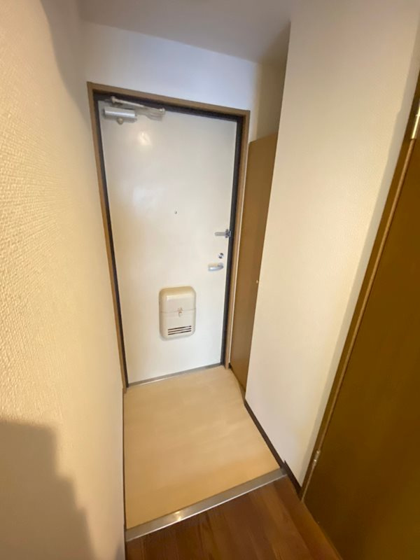 西灘駅前ハイツの玄関