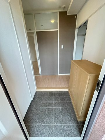 UR武庫川 28号棟の玄関