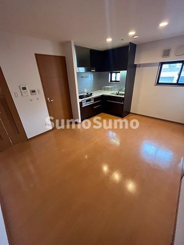 リーガルあみだ池新町の居間・リビング