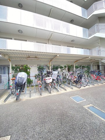 甲子園六石町ハイツの外観