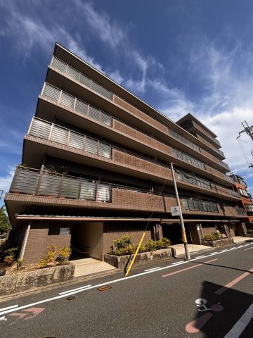 サンマンションドゥーシェ御所前の外観