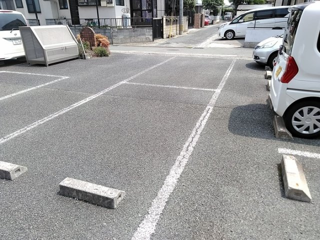 セジュールグランフォレ A棟の駐車場