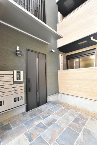 Ｃｈｅｒｉｍ岩塚Ｅａｓｔのエントランス