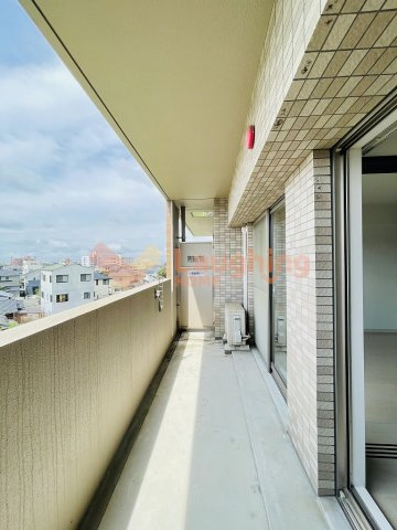 プリマヴェーラ諏訪野のバルコニー|暖かな日差しのふりそそぐバルコニー
