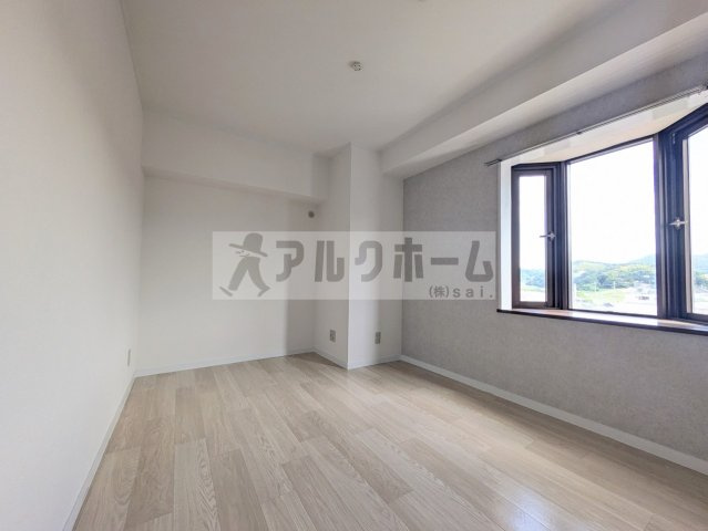 柏原市国分本町１丁目の賃貸マンションの居間・リビング