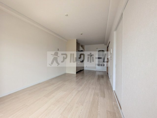 柏原市国分本町１丁目の賃貸マンションの居間・リビング