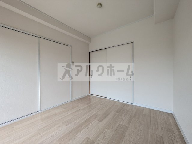 柏原市国分本町１丁目の賃貸マンションの居間・リビング