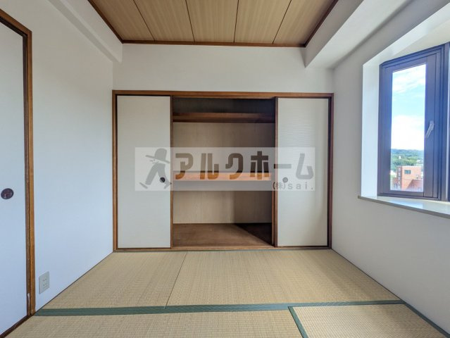 柏原市国分本町１丁目の賃貸マンションの収納