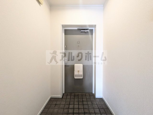 柏原市国分本町１丁目の賃貸マンションの玄関