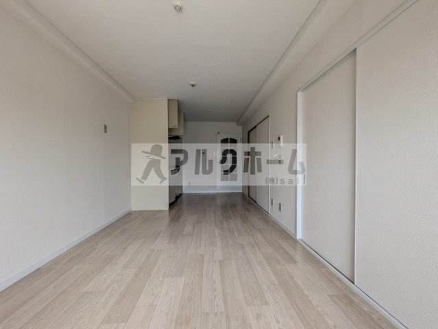 柏原市国分本町１丁目の賃貸マンションの居間・リビング