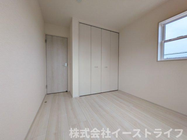 【新築戸建】　いわき市錦町江栗1丁目第2　長期優良住宅　全1棟の洋室|同社施工写真　家具などのインテリアともマッチしておしゃれ感が出しやすく、身の回りの整理がしやすいのも魅力な洋室です。