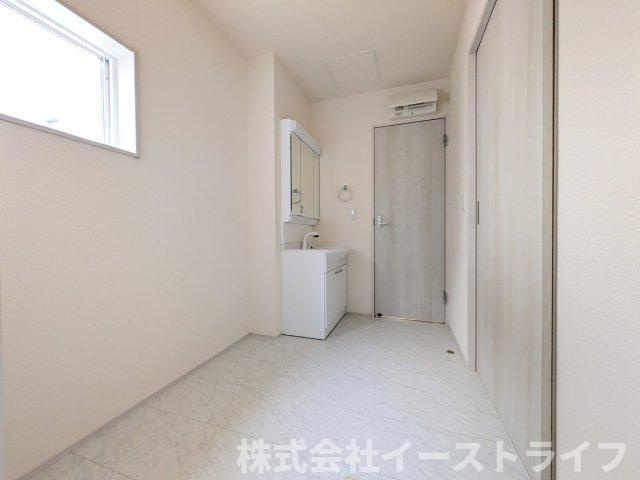 【新築戸建】　いわき市錦町江栗1丁目第2　長期優良住宅　全1棟の浴室|同社施工写真　１坪サイズのバスルーム。浴室換気乾燥機を標準装備。乾きやすい床やお手入れのしやすい排水口など、いつも清潔にご使用いただけます。