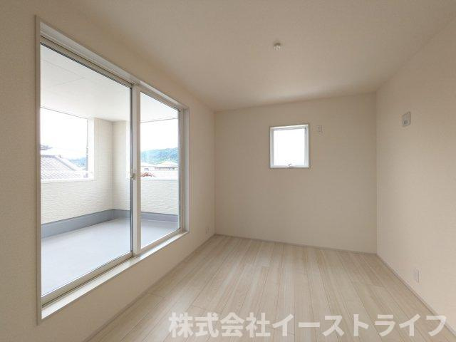 【新築戸建】　いわき市錦町江栗1丁目第2　長期優良住宅　全1棟の子供部屋|5号棟写真　フローリングのお部屋は耐久性があり傷がつきにくいので、一般的な使用ではメンテナンスはあまり必要ありません。また、汚れたらさっと拭き取るだけで、キレイな状態を保つことができます。