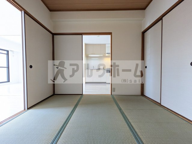 柏原市国分本町１丁目の賃貸マンションの和室