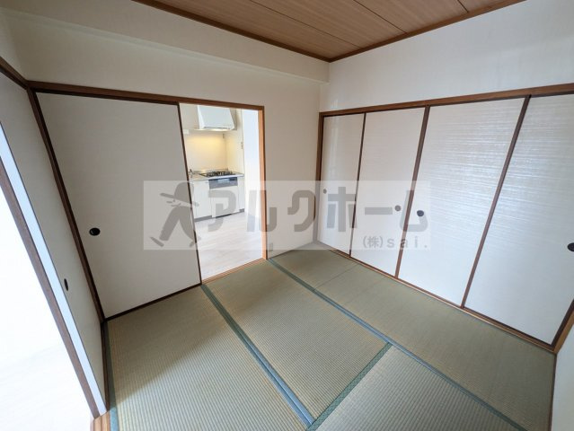 柏原市国分本町１丁目の賃貸マンションの和室