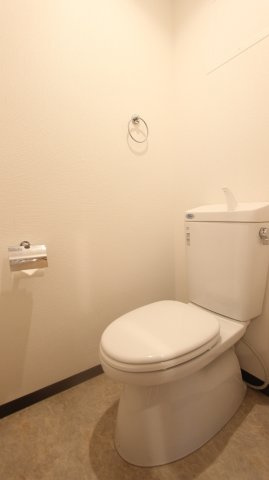 浦里第一マンションのトイレ|写真はイメージです。色仕様は現況優先となります。